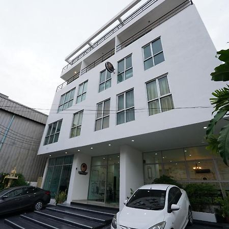 Roomquest Bangkok Sukhumvit 50 Exteriör bild