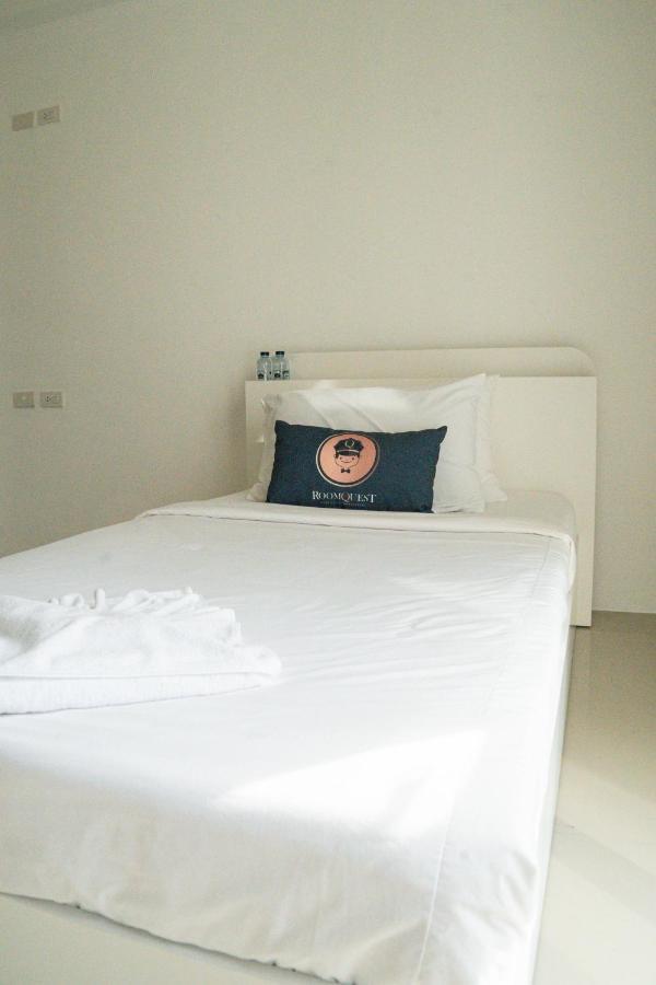 Roomquest Bangkok Sukhumvit 50 Exteriör bild